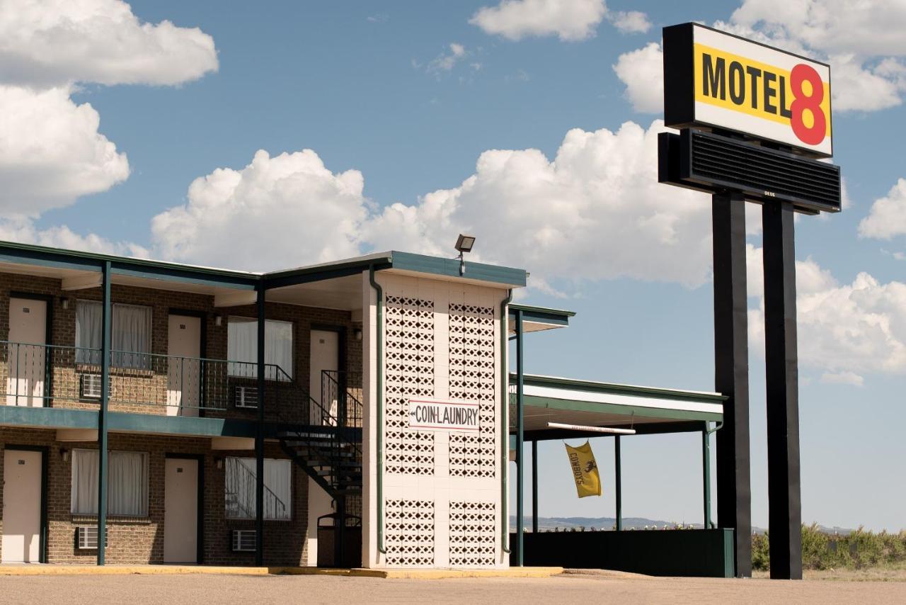 Motel 8 Ларами Екстериор снимка